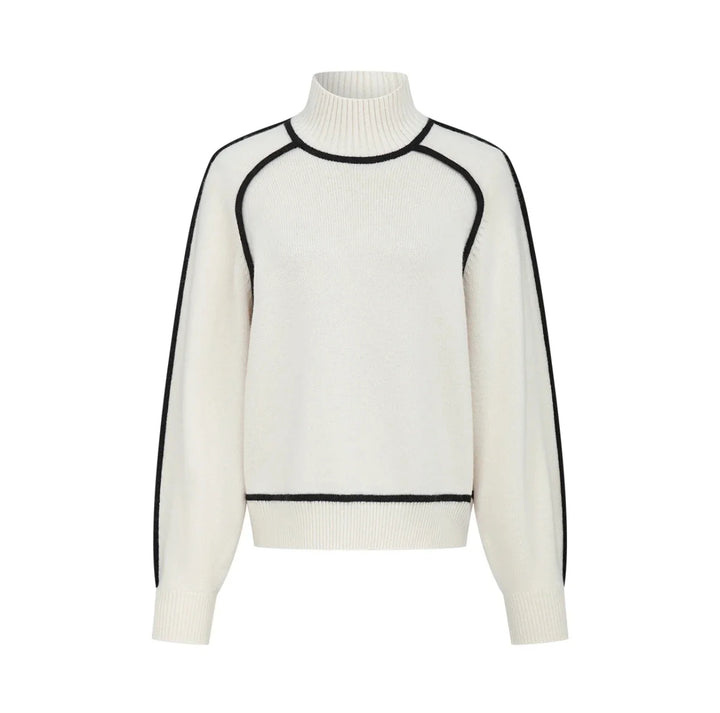 Essence Contrast Knit Turtleneck