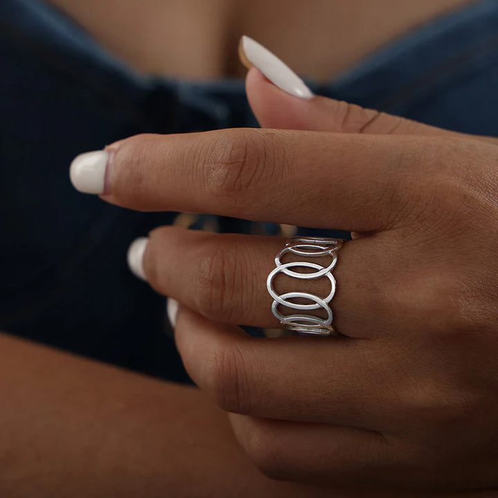 Ovelisse Loop Ring