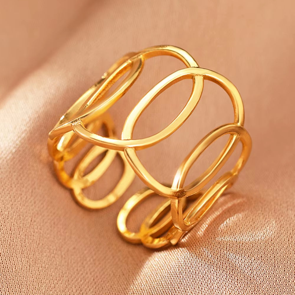 Ovelisse Loop Ring