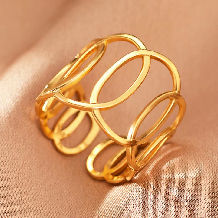 Ovelisse Loop Ring