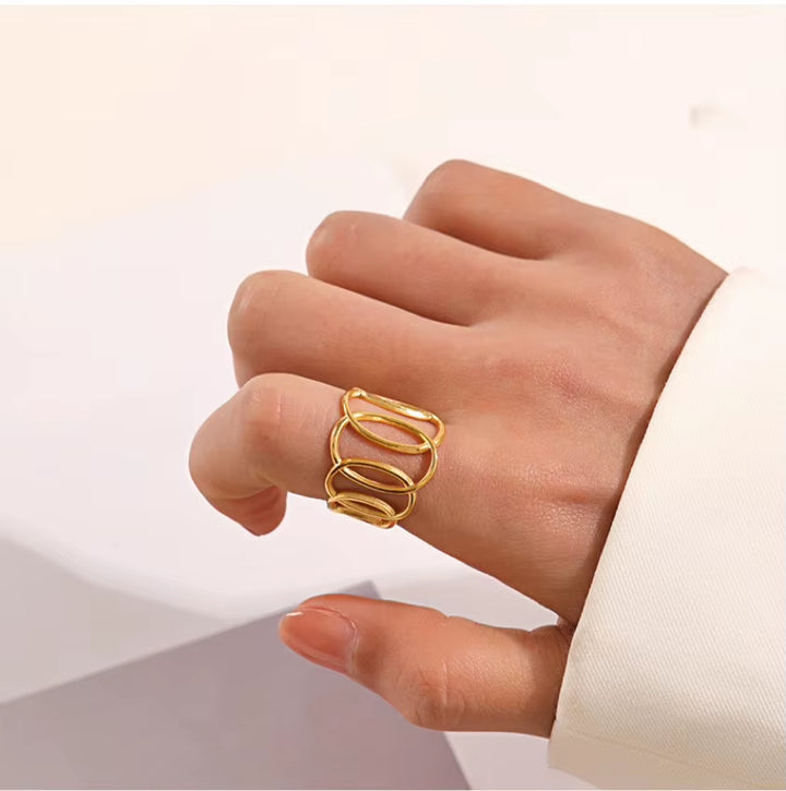 Ovelisse Loop Ring