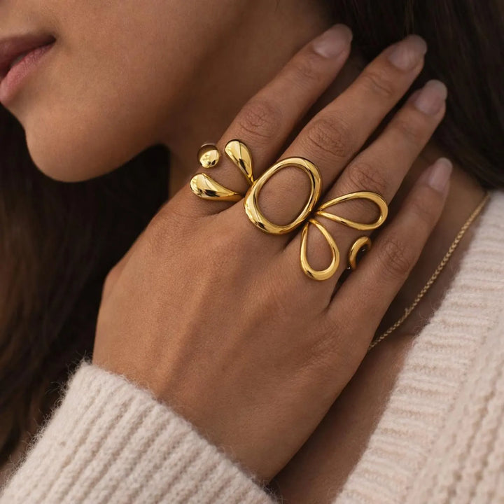 Aura Curves Ring Set