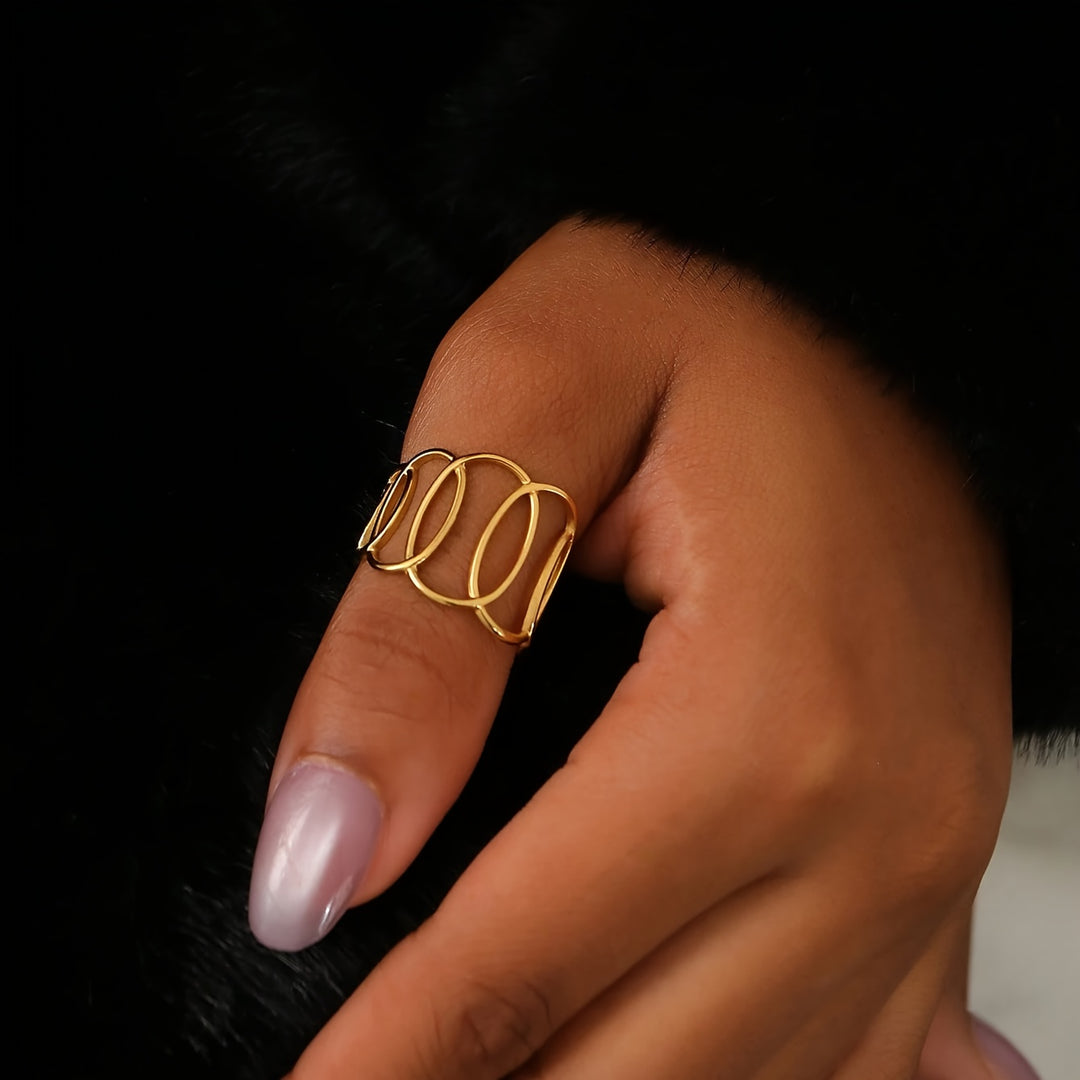 Ovelisse Loop Ring
